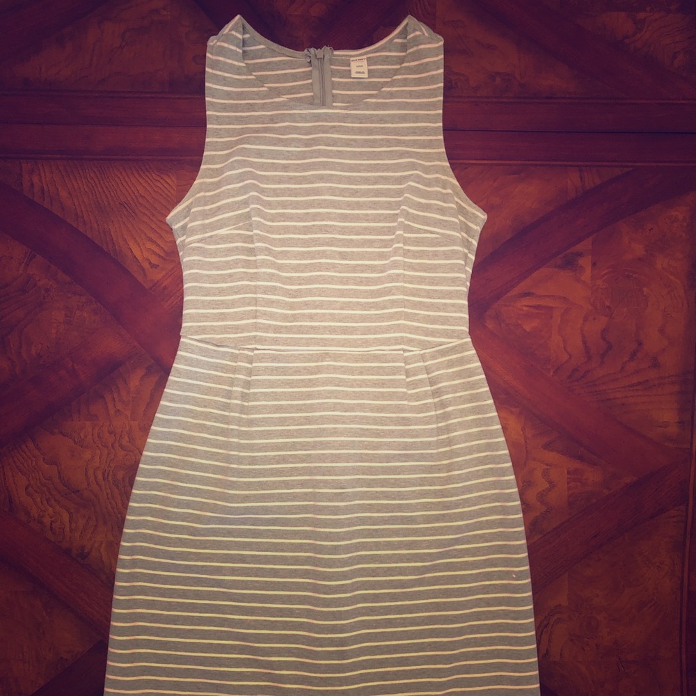 Casual Gray dress with white pinstripes 💕